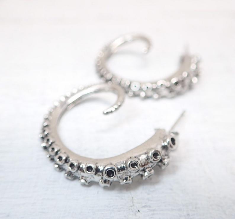 Orecchino classico dal fascino senza tempo