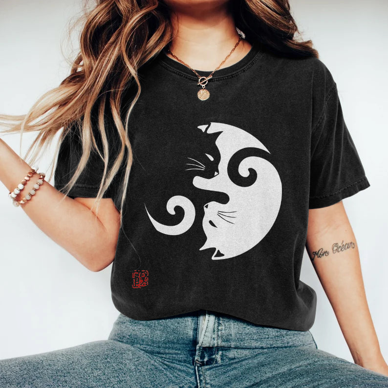 Abstract Creative Black And White Contrast Cute Cat Painting Art T-Shirt elevenforest