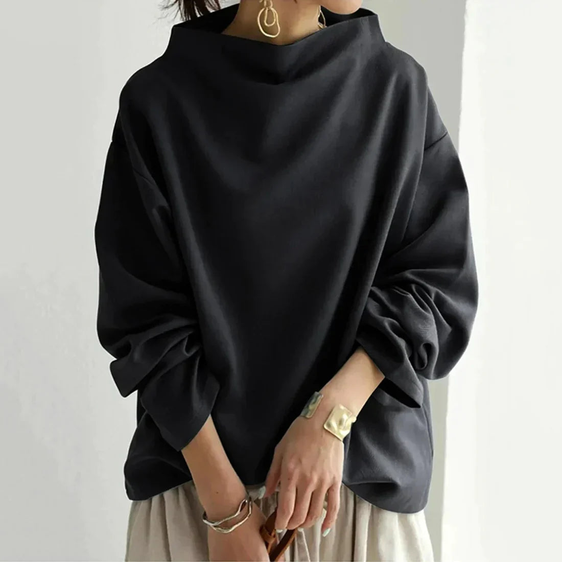 ER | Maglia nera con scollo rotondo oversize