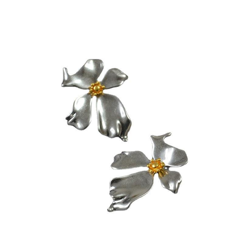 Oro Orecchino bellissimo con stile unico