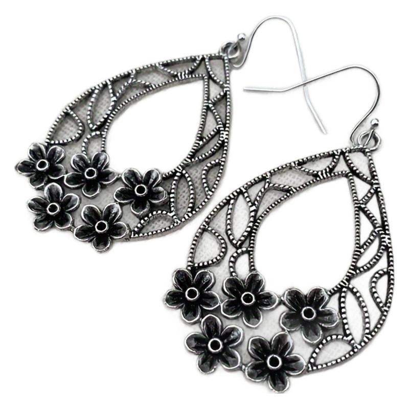 Orecchino artigianale delicato