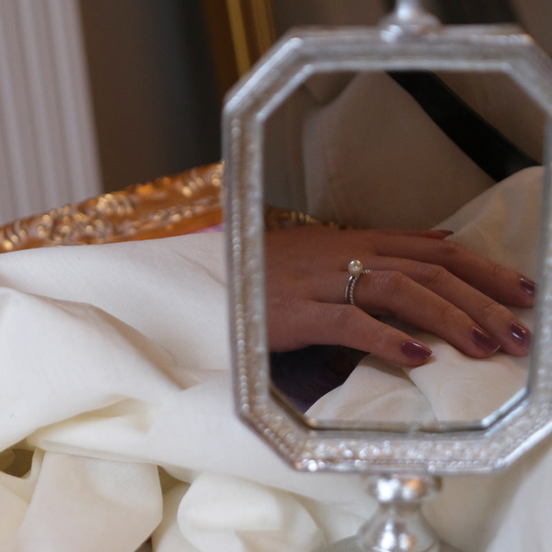 Anello bellissimo con stile unico