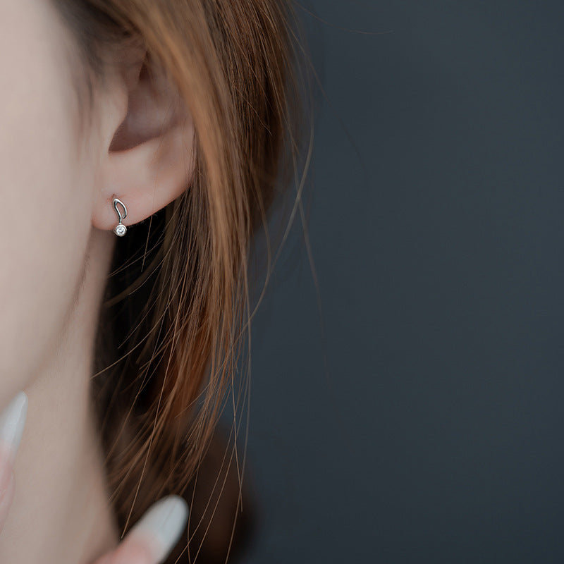 Orecchino artigianale delicato