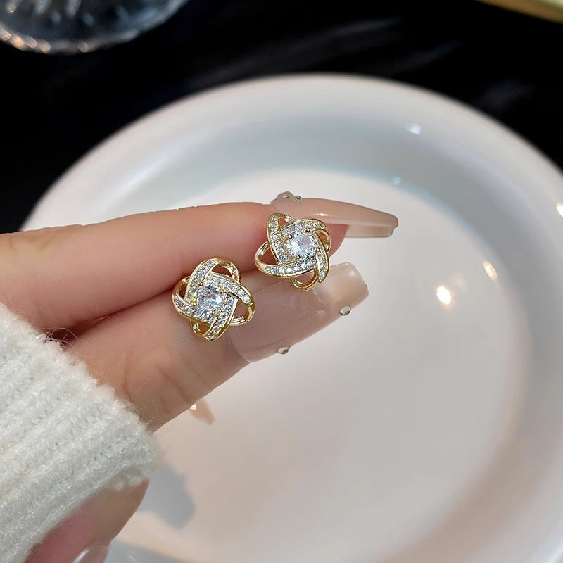 Orecchino affascinante per ogni occasione