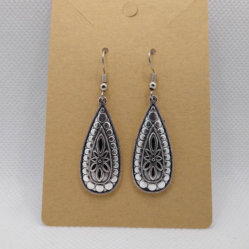 Orecchino artigianale delicato