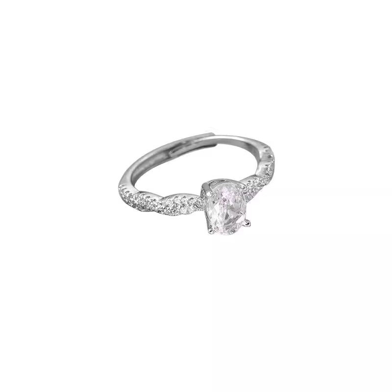 Anello bellissimo con stile unico