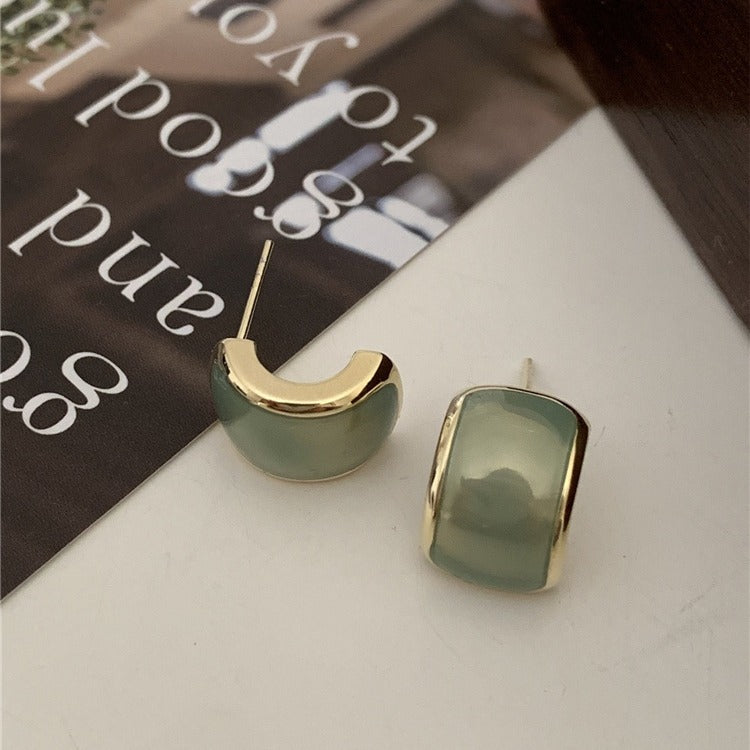 Orecchino artigianale delicato