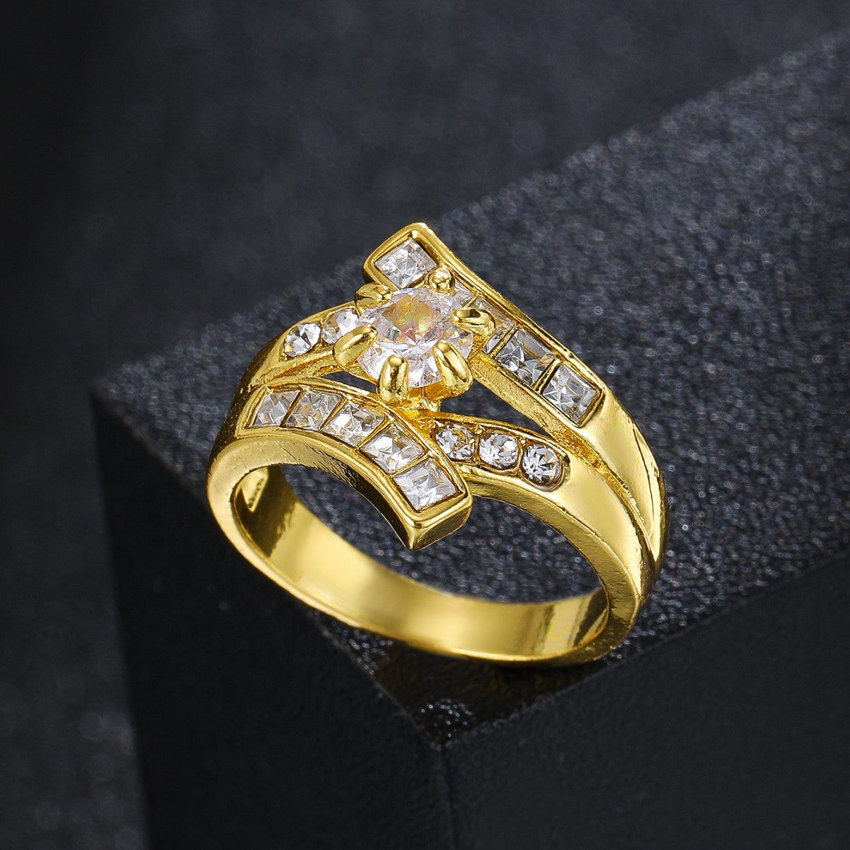 Anello affascinante per ogni occasione