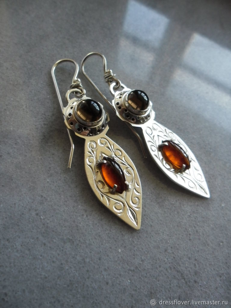 Argento Orecchino bellissimo con stile unico