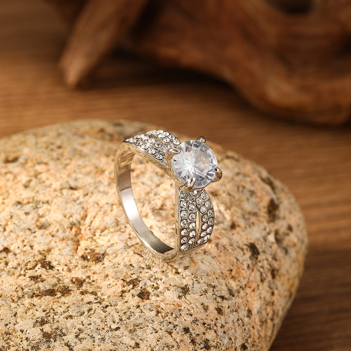 Anello affascinante per ogni occasione