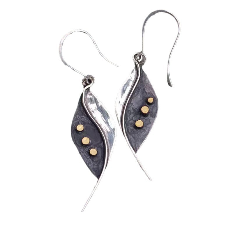 Oro Orecchino bellissimo con stile unico