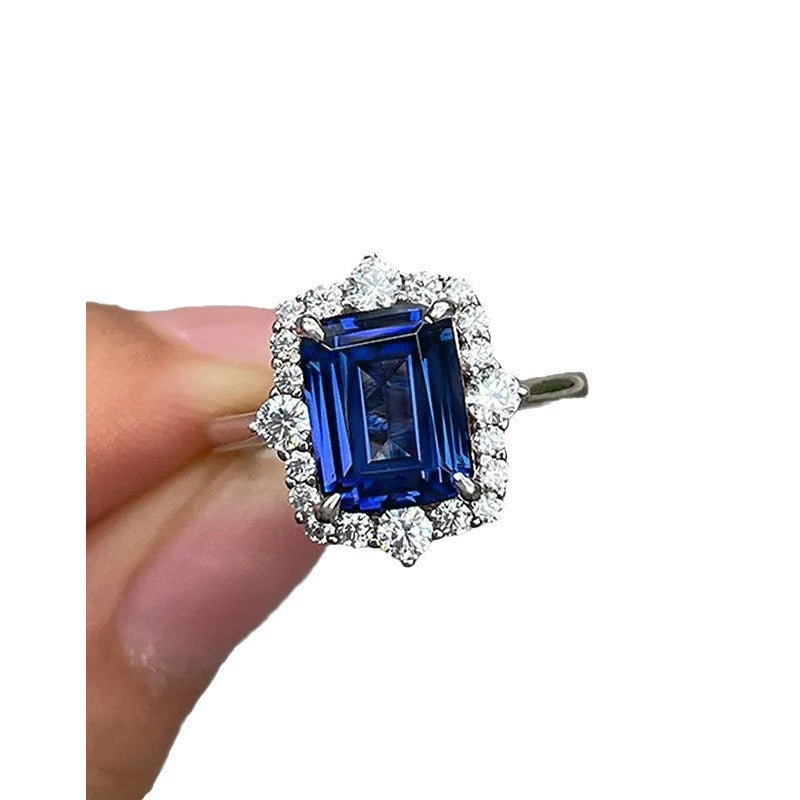 Anello bellissimo con stile unico