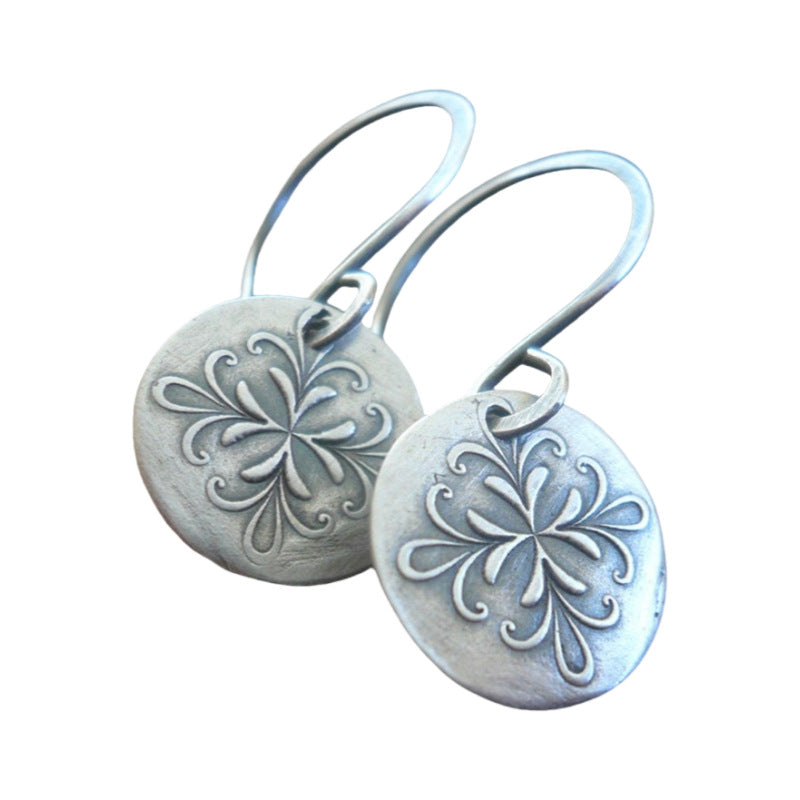 Orecchino artigianale delicato