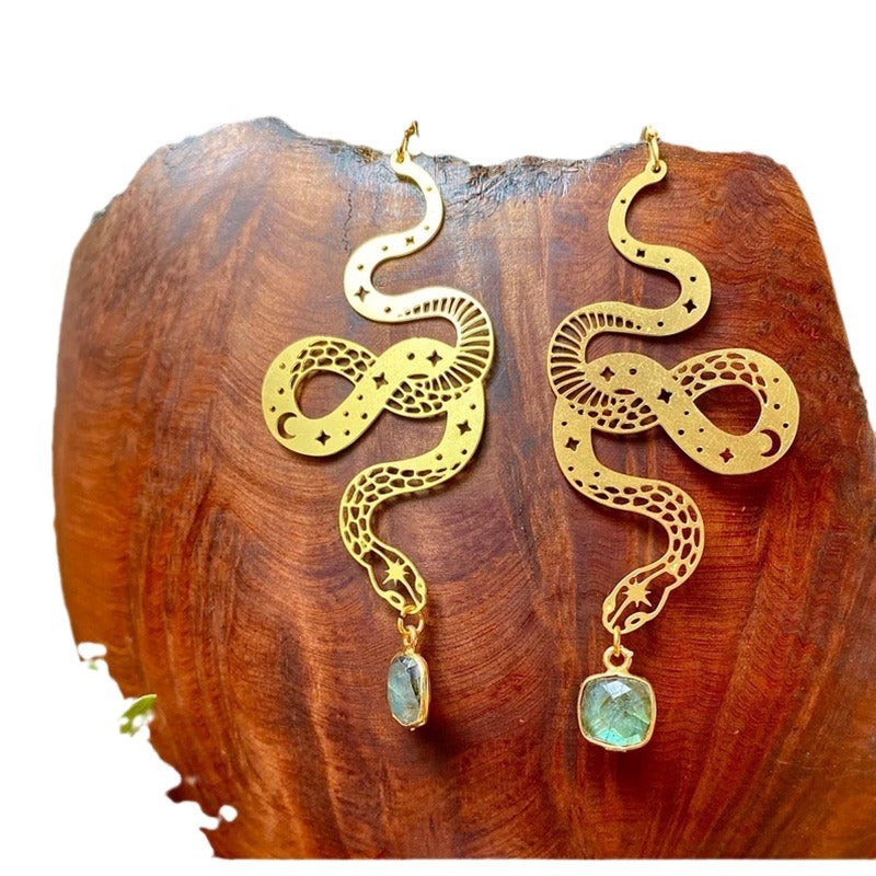 Oro Orecchino bellissimo con stile unico