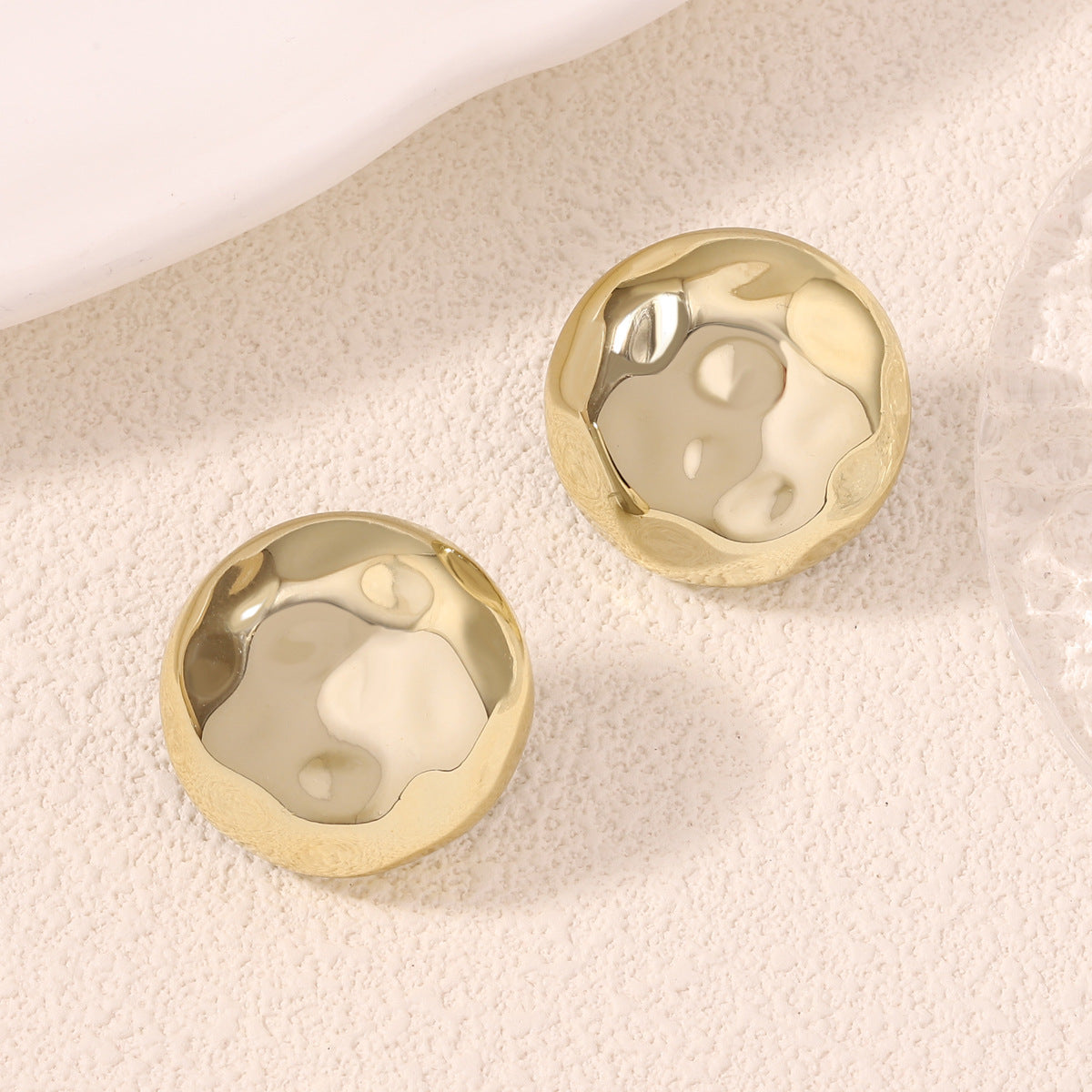 Orecchino artigianale delicato