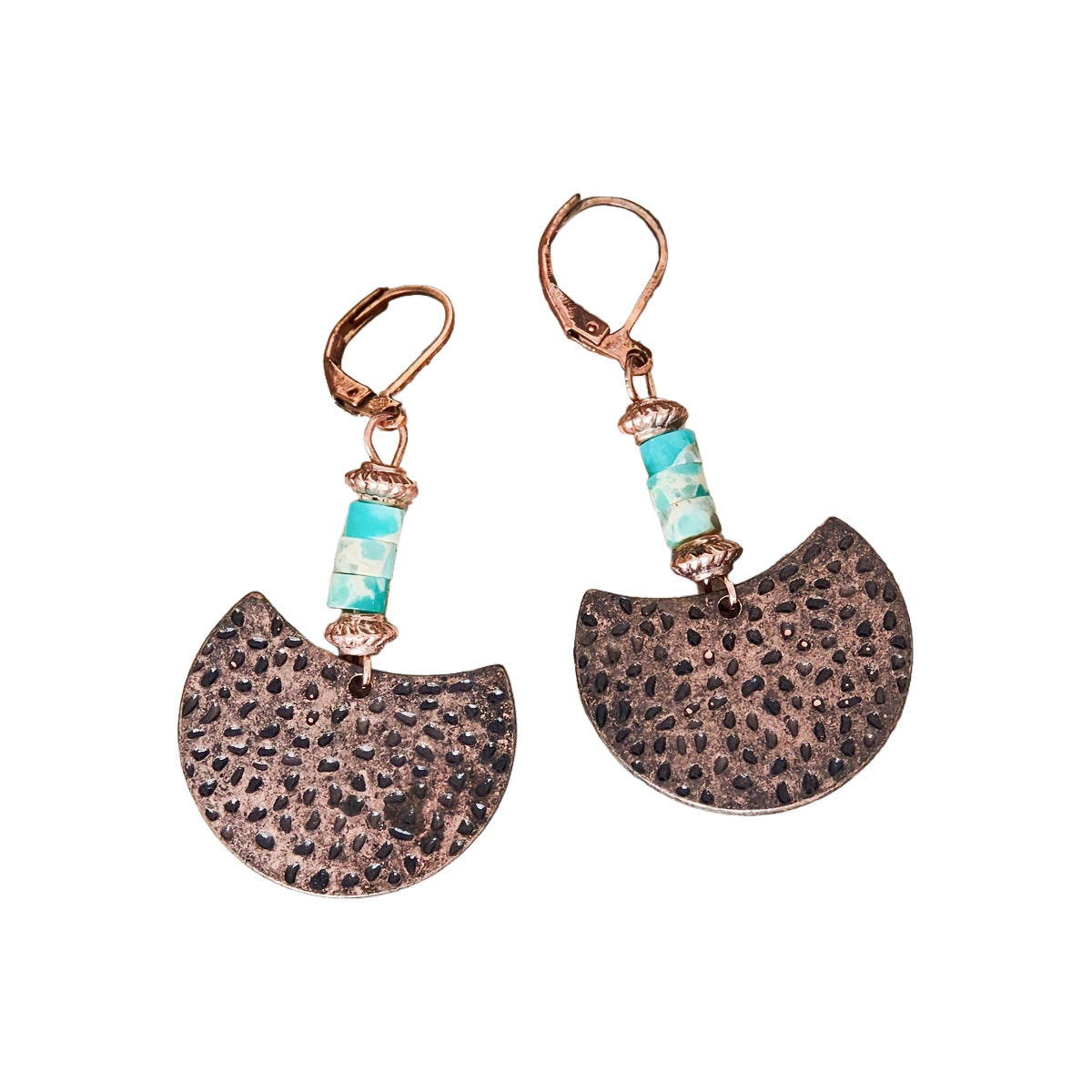 Orecchino artigianale delicato