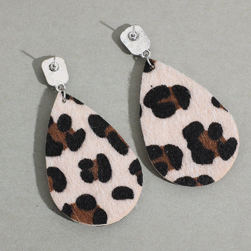 Orecchino artigianale delicato