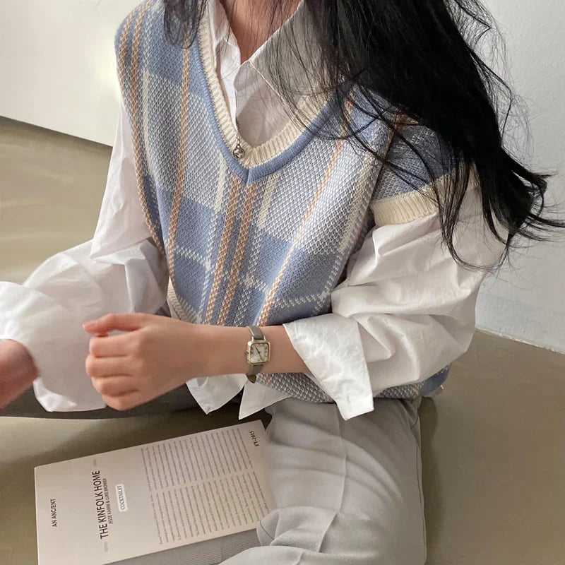 Louise® | Women's knitted sweater with short sleeves and V-neck