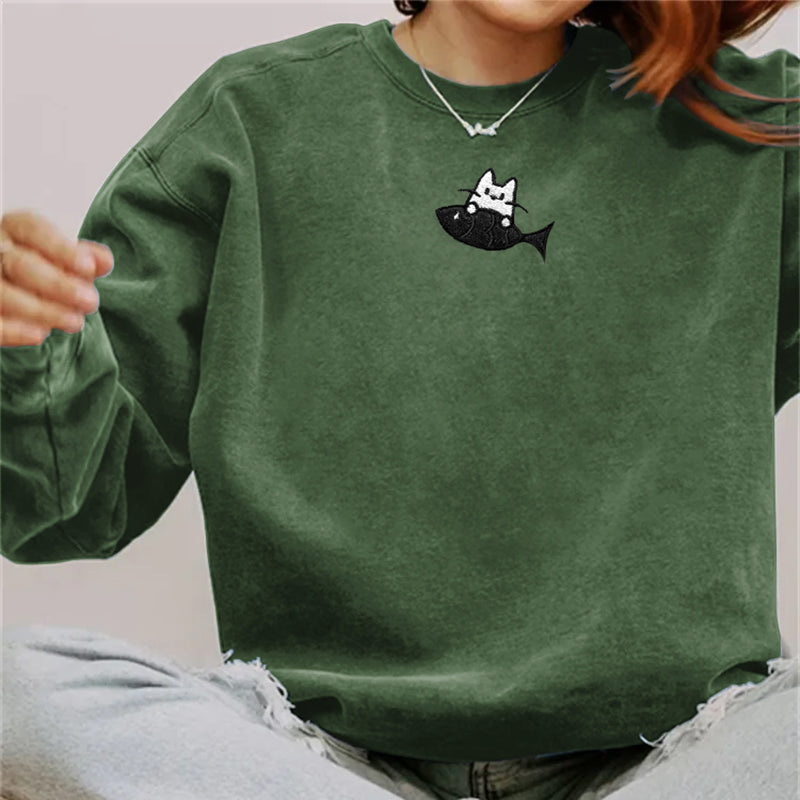 Women‘s Cat Catching Fish Embroidery Art Round Neck Casual Sweatshirt elevenforest