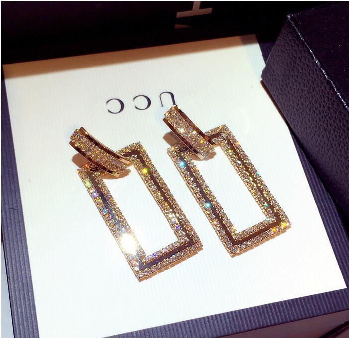 Orecchino classico dal fascino senza tempo