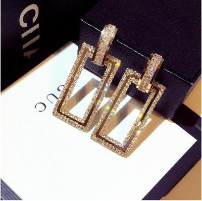 Orecchino classico dal fascino senza tempo