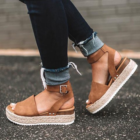 Sandali Ortopediche Aggraziate dal Look Moderno
