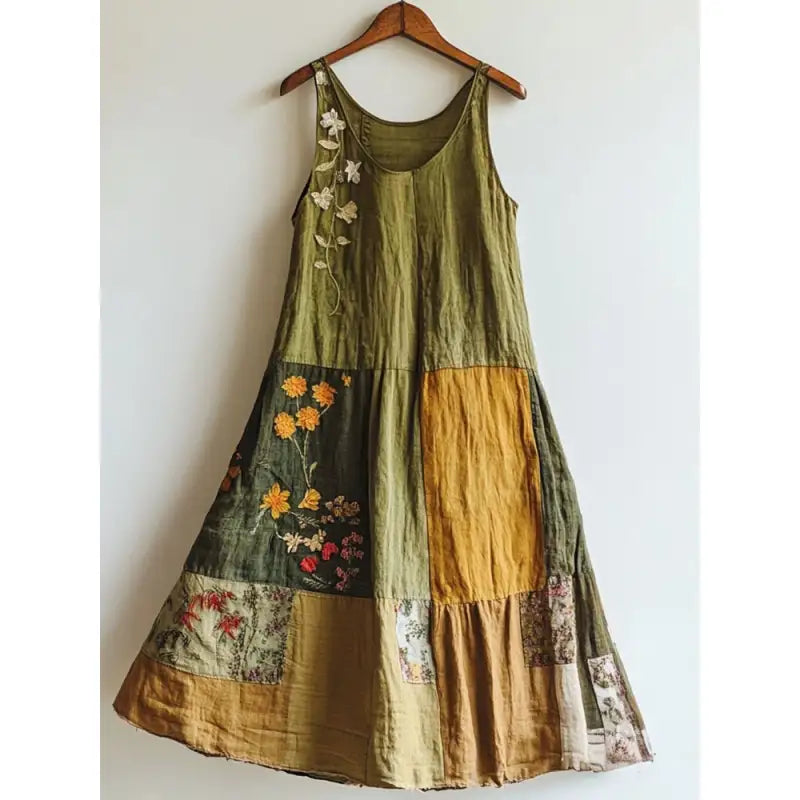 Vestito dal design curato