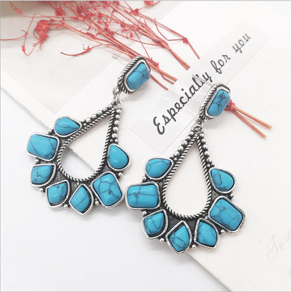 Orecchino artigianale delicato