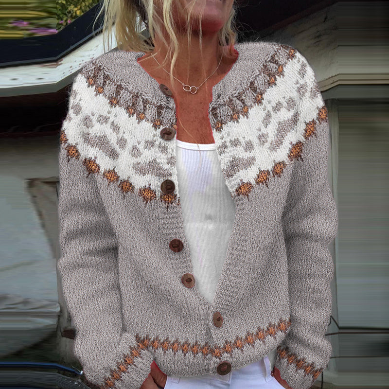 Cardigan dal design curato