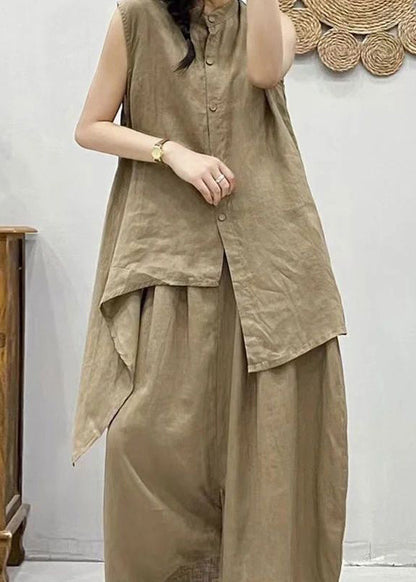 Set marrone caffè a due pezzi con gilet di lino a collo alto e patchwork asimmetrico e pantaloni corti, estate