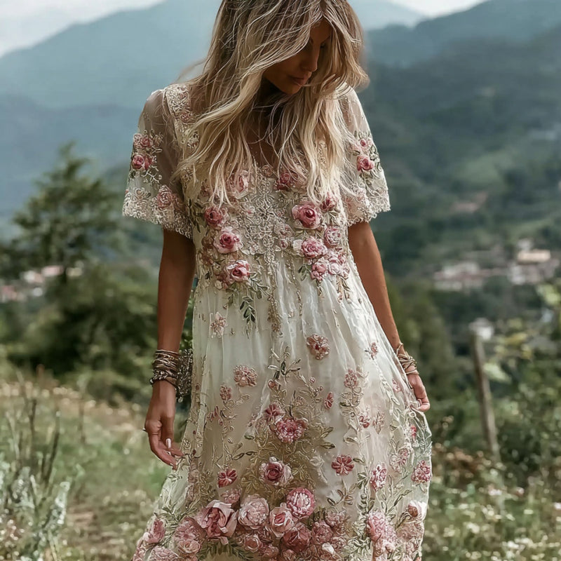 Vestito dal design curato