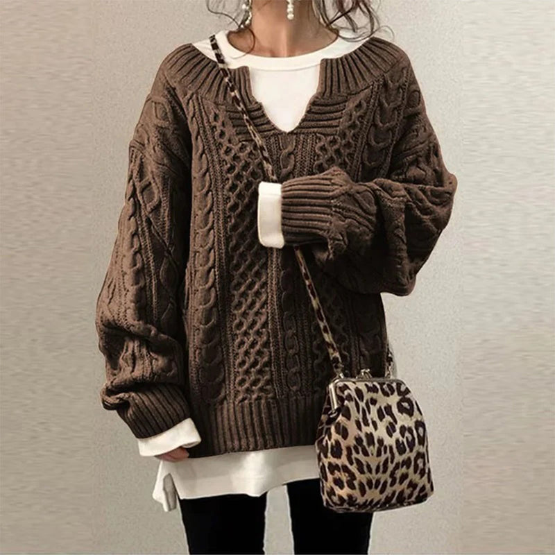 Maglione a trecce in cotone con scollo a chiave e pannelli a texture miste