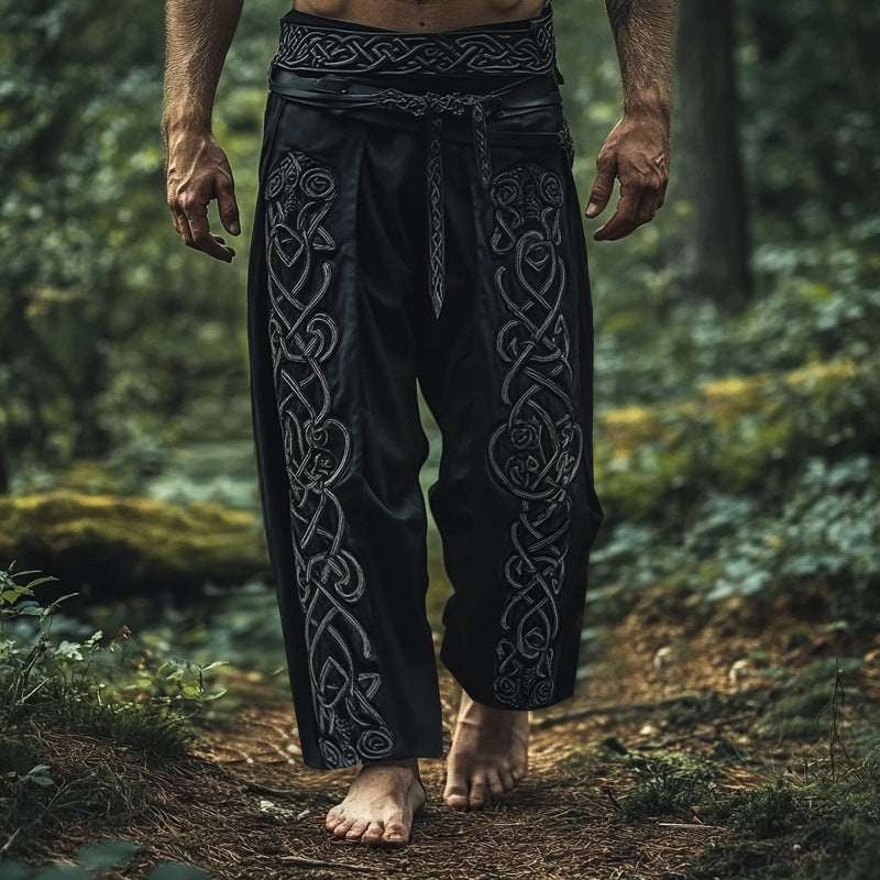 Pantaloni dal design curato