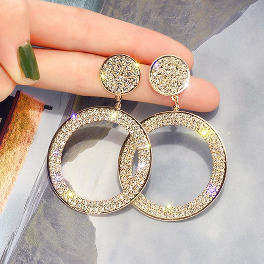 Oro Orecchino bellissimo con stile unico