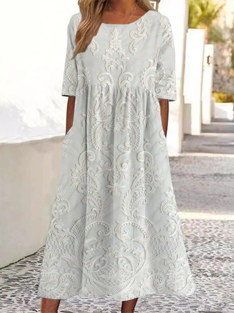 Vestito dal design curato