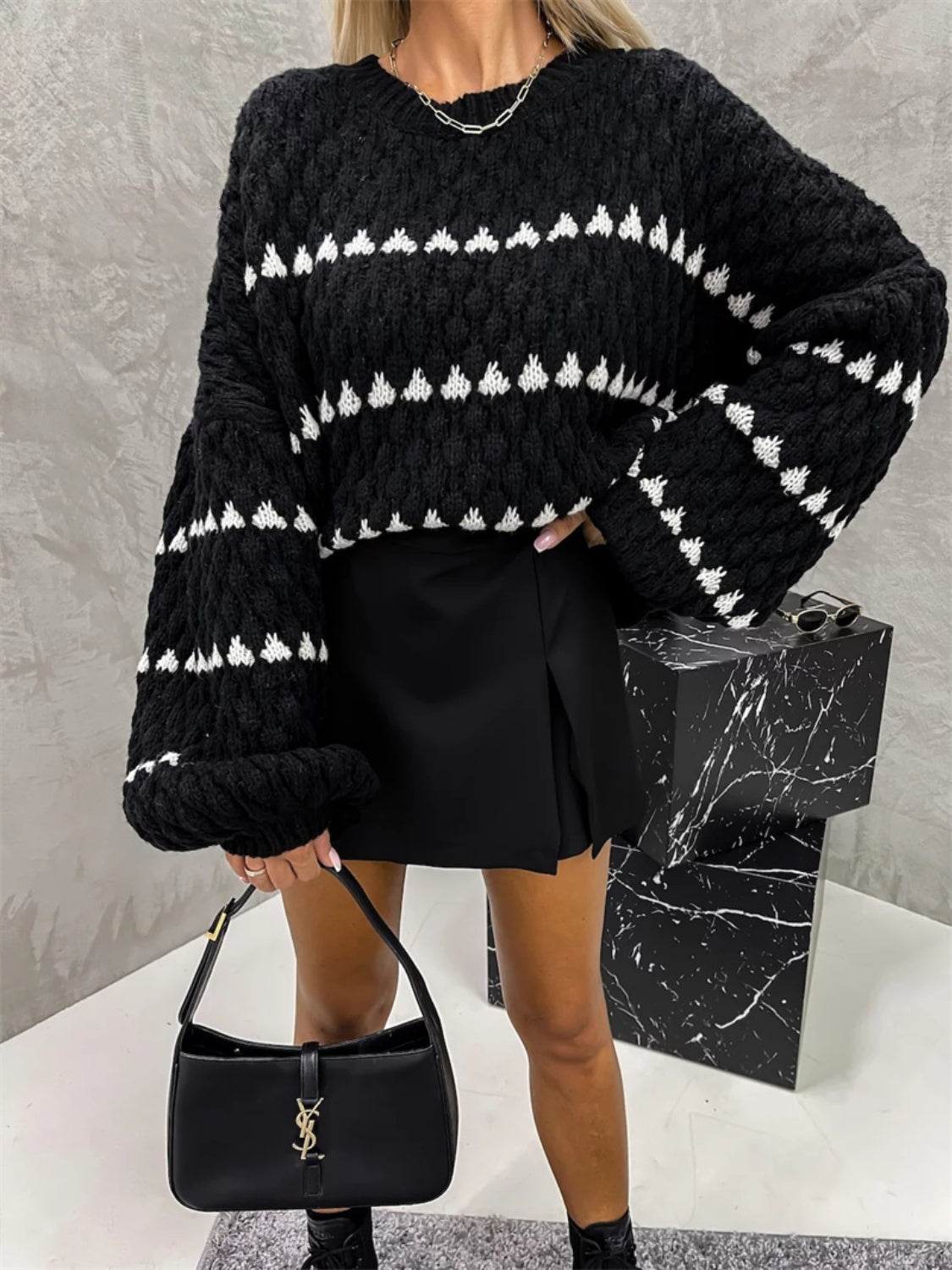 Clara® | Contrasting long-sleeved sweater with a crew neck