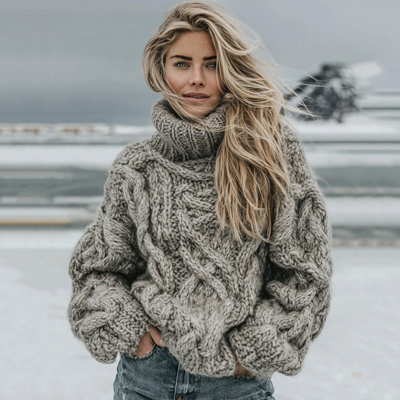 Maglione in cotone con motivo a trecce oversize e collo alto