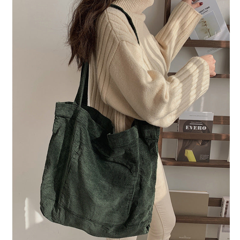Borsa dal design curato