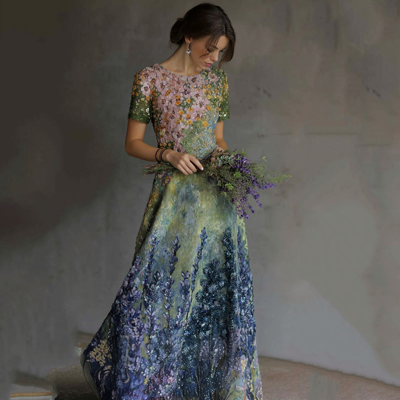 Vestito dal design curato