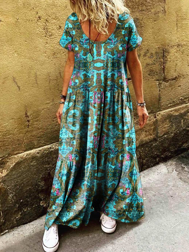 Vestito dal design curato