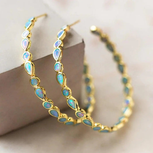 Oro Orecchino bellissimo con stile unico