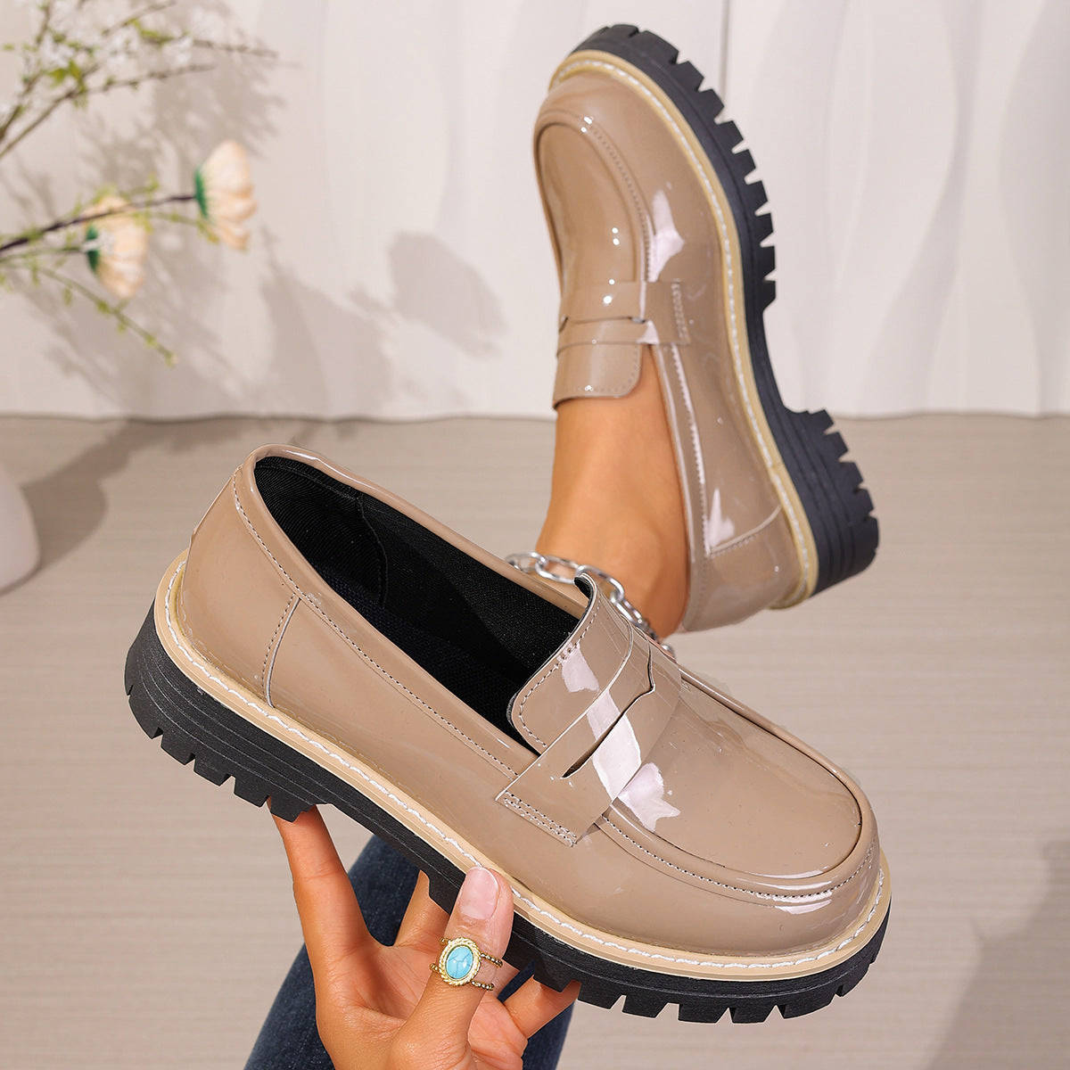 Scarpe Ortopediche Aggraziate dal Look Moderno