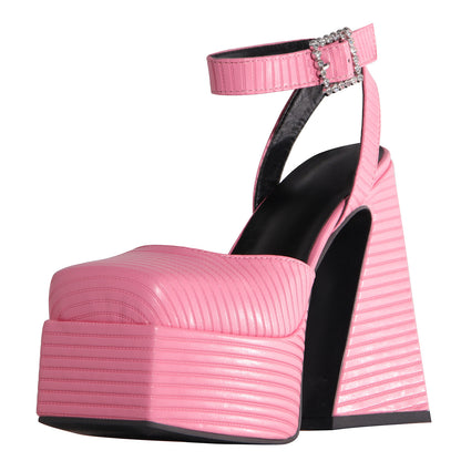 Scarpe Ortopediche Aggraziate dal Look Moderno