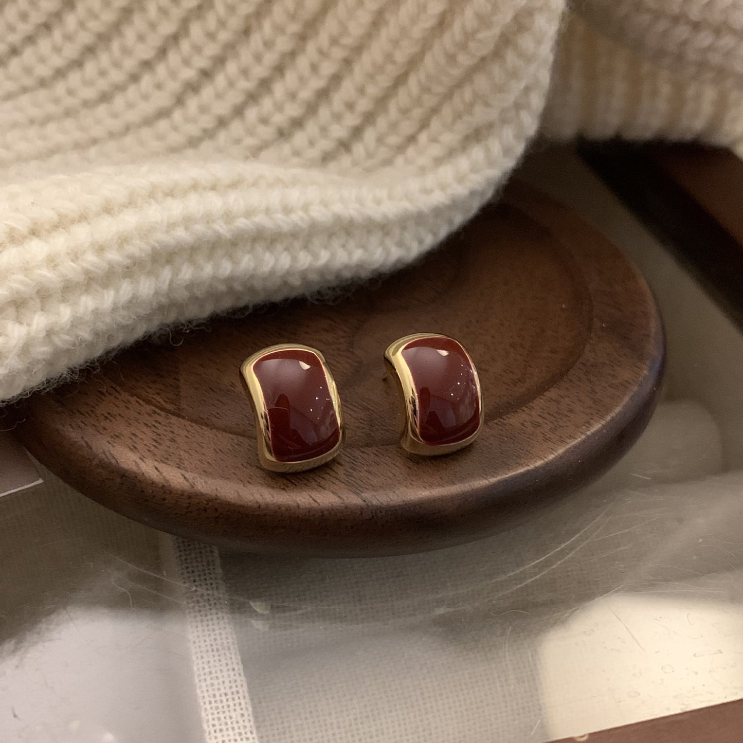 Orecchino artigianale delicato