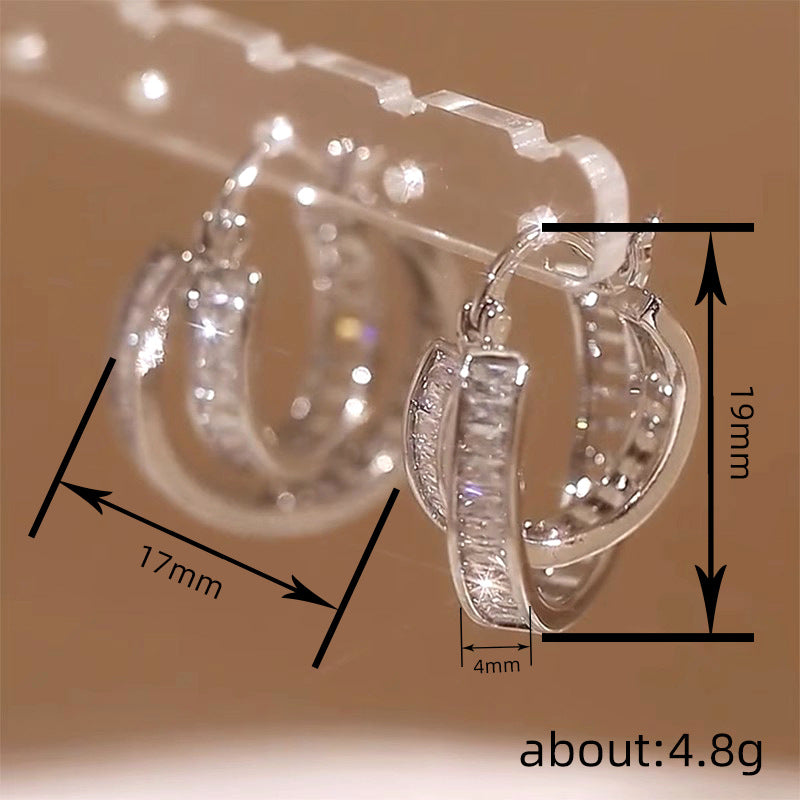 Orecchino artigianale delicato