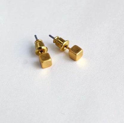 Oro Orecchino bellissimo con stile unico