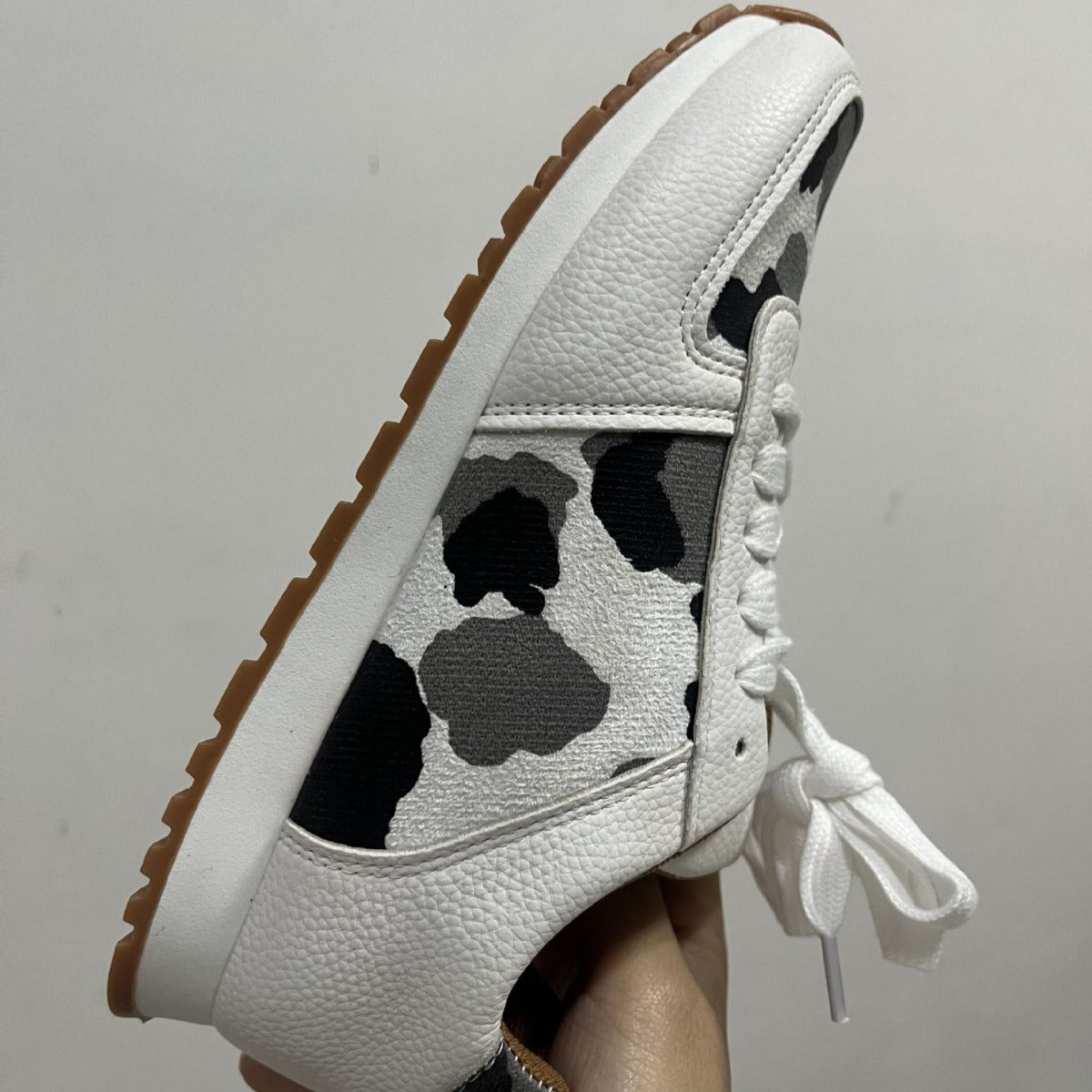 Scarpe Ortopediche Aggraziate dal Look Moderno