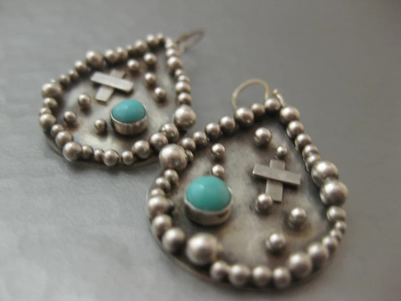 Orecchino artigianale delicato