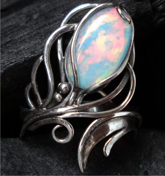 Anello bellissimo con stile unico