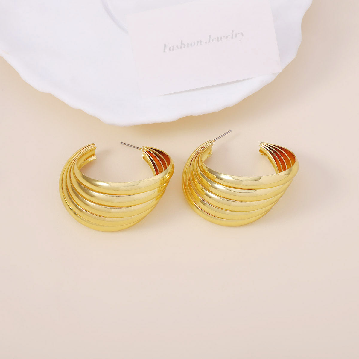 Orecchino affascinante per ogni occasione